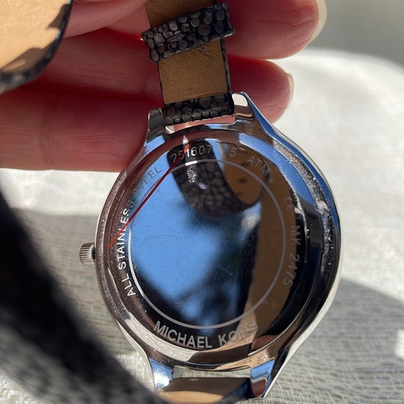 MICHAEL KORS Slim Runway Silver-Tone and Leather Wrap Watch - Picture 6 of 8